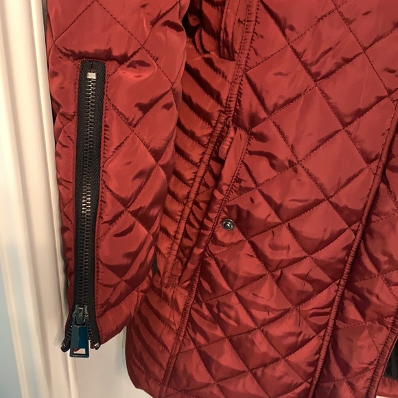 Red jacket - Picture 3 of 7